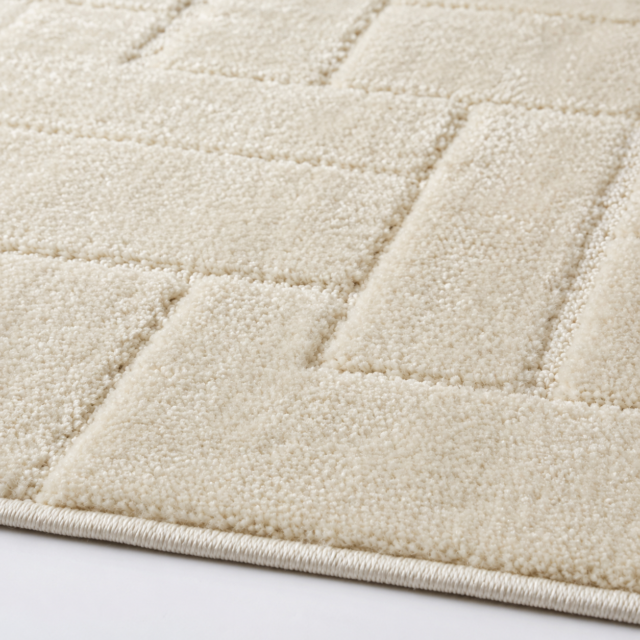 Serenity Soft Parquet Ivory runner rug close-up edge detail