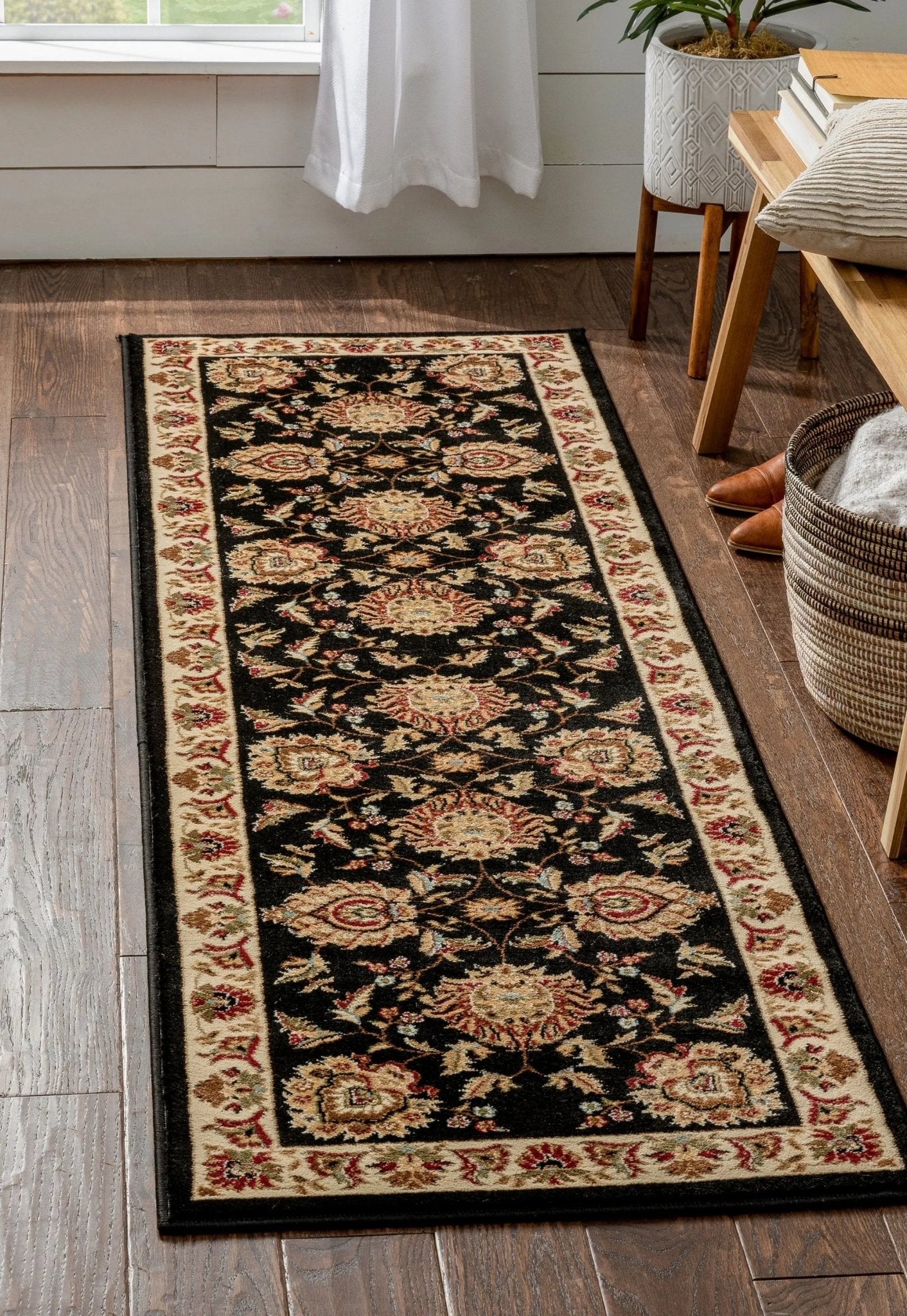 Abbasi Black Traditional Rug Well Woven