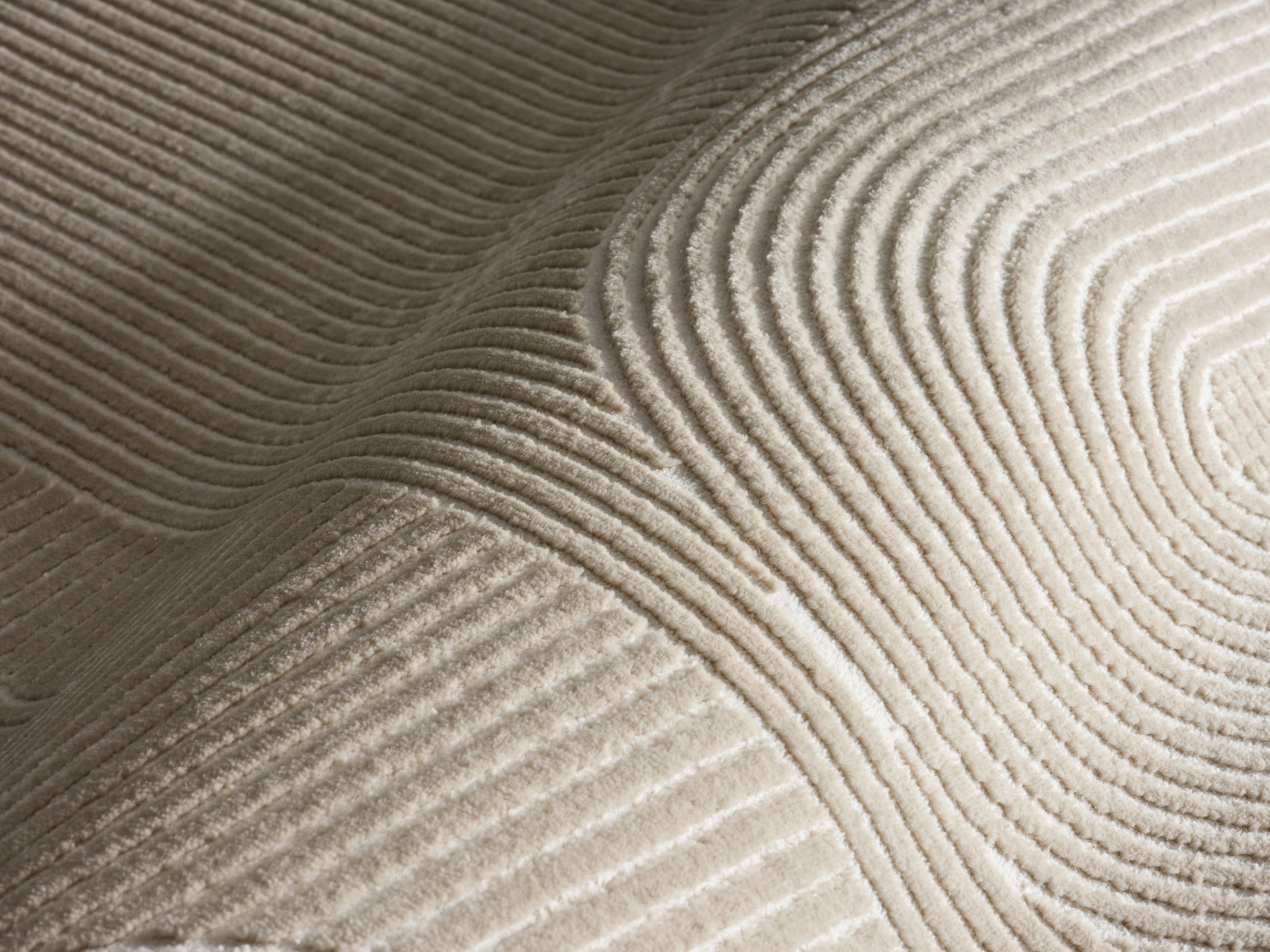 Lafayette Arc beige and cream curved lines area rug, close-up of the high-and-low woven pile