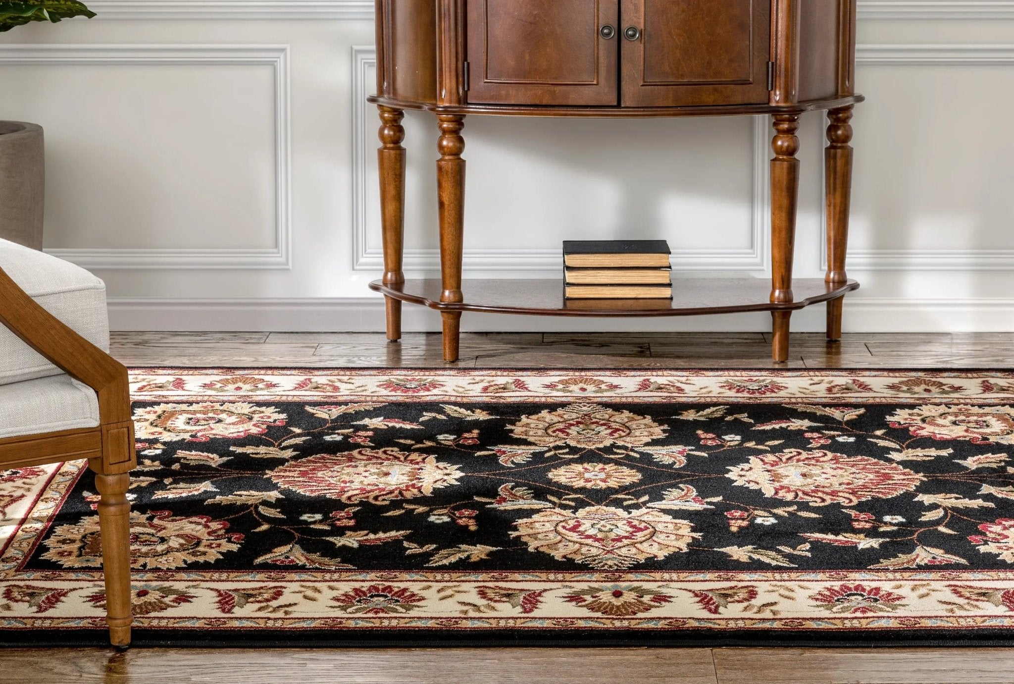 Abbasi Black Traditional Rug Well Woven