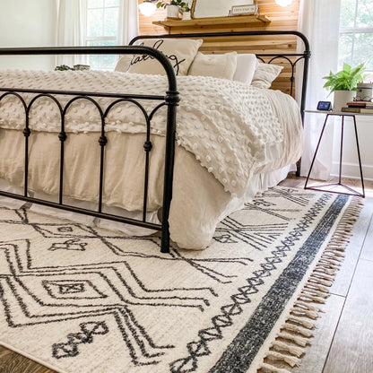 Darcy Modern Farmhouse Tribal Pattern Ivory Rug Well Woven
