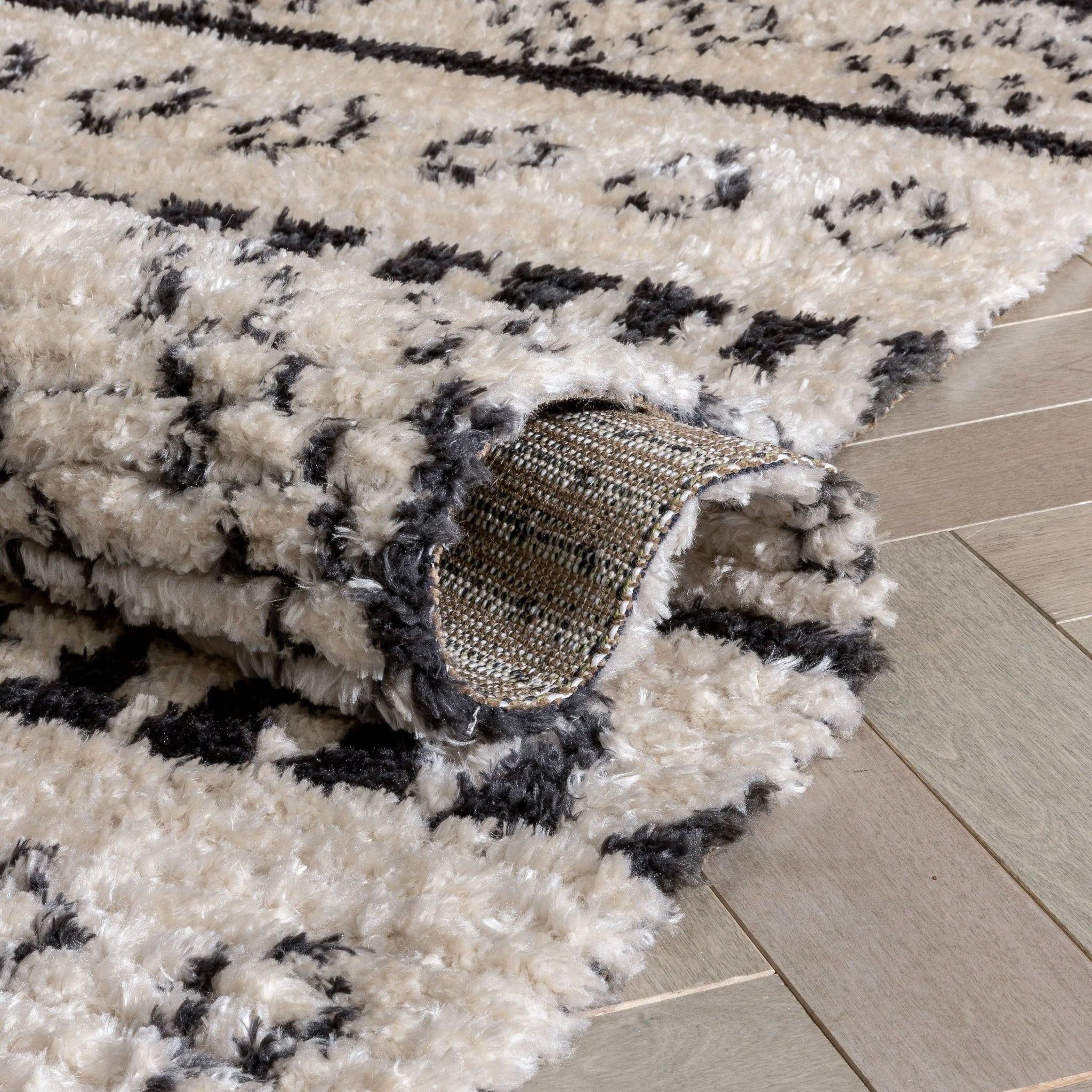 Odina Tribal Diamond Lattice Pattern Grey High-Low Textured Pile Rug Well Woven